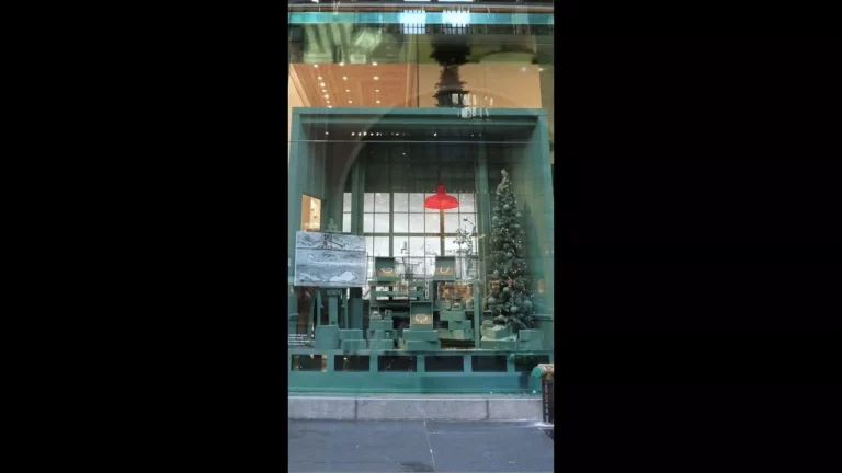 Experience the Magic of Holiday Windows at David Yurman’s Flagship