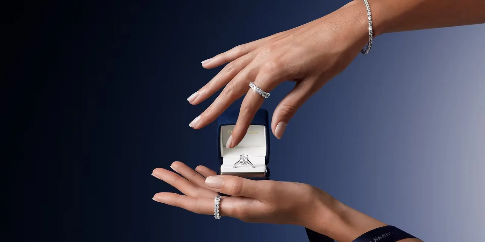 DE BEERS LONDON / Formed Over Time Chosen for a Lifetime