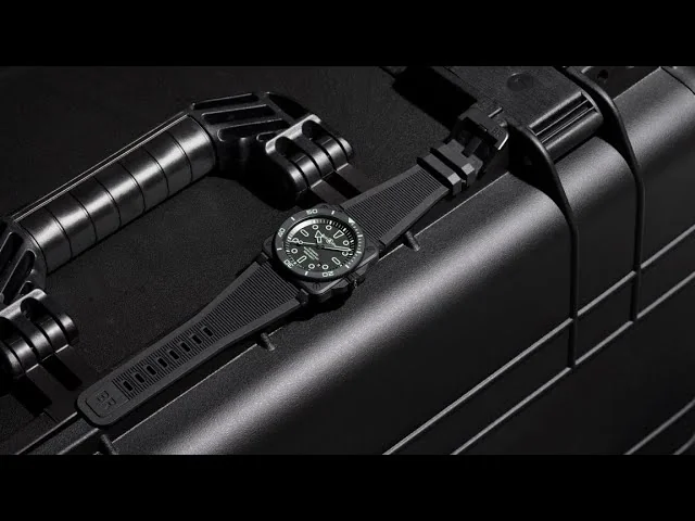 BELL & ROSS - Exploring the BR-03 Diver Lum Outline by BELL & ROSS