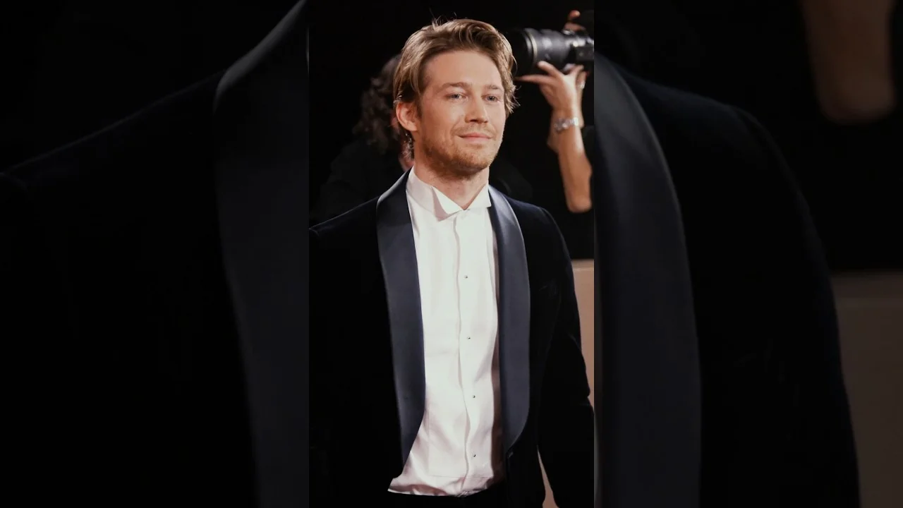 DIOR - Joe Alwyn Elevates Golden Globes Style With Dior Watch