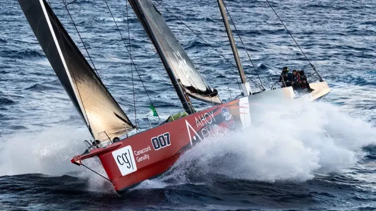ROLEX - Master Lock Comanche Secures Line Honours In Rolex Sydney Hobart Race