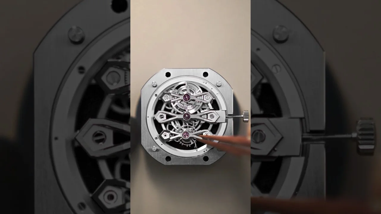 GIRARD PERREGAUX - Masterful Craftsmanship of the Laureato Three Gold Bridges