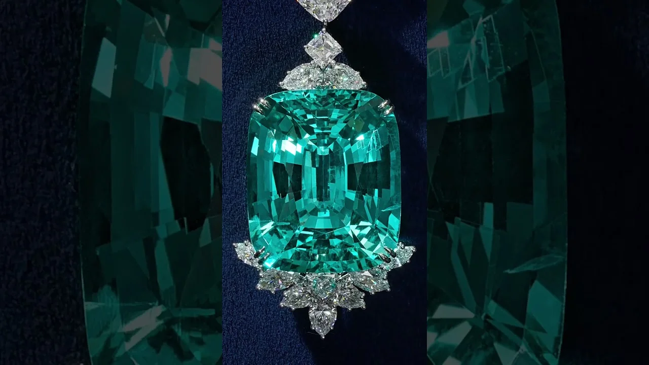 HARRY WINSTON - The Allure of The Emerald and Diamond Necklace by Harry Winston