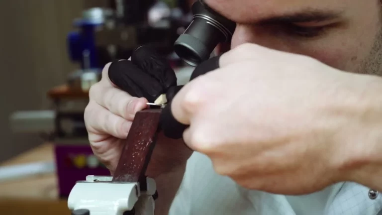 LAURENT FERRIER - The Art of Precision: Exploring the Long Blade Ratchet System