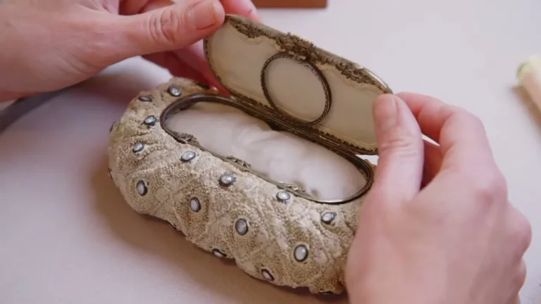 BUCCELLATI - The Art of Restoration: Vintage Bejewelled Bags by Buccellati