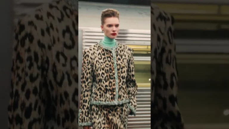 CHANEL - Tweed Artisan Craftsmanship In Chanel Métiers d’art 2026 Collection